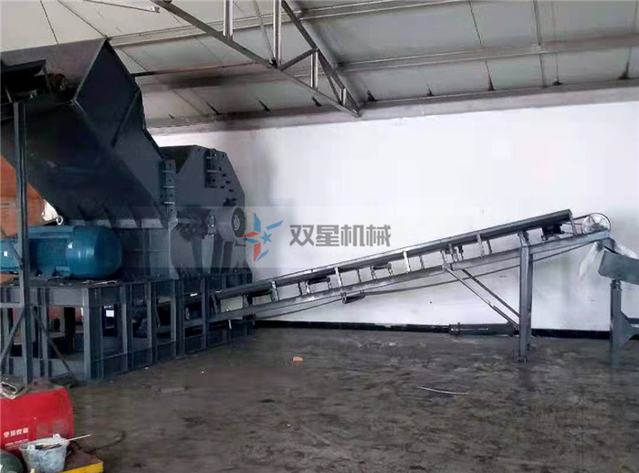 <a href='http://m.qlnddj.cn/feilv/1660.html' target='_blank'><span>斷橋鋁破碎機(jī)</span></a>上?？蛻衄F(xiàn)場(chǎng)