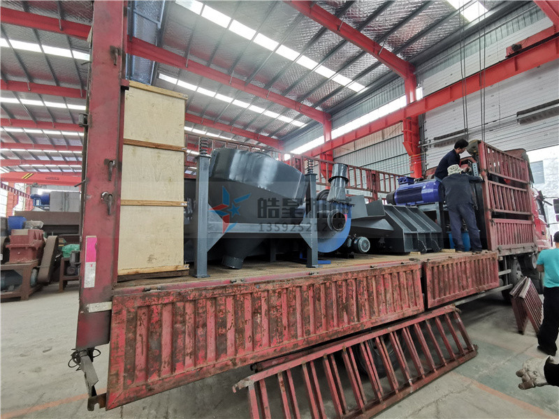 1300型廢鋁破碎機(jī)裝車(chē)現(xiàn)場(chǎng)