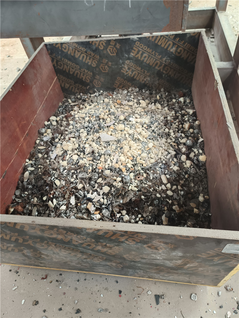 客戶廢舊小家電通過<a href='http://m.qlnddj.cn/psxl/1279.html' target='_blank'><span>廢鋁破碎</span></a>機(jī)破碎分選效果