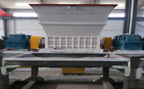 哪些因素決定著<a href='http://m.qlnddj.cn/ssxl/10.html' target='_blank'><span>金屬撕碎機</span></a>的價格